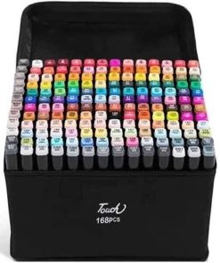 Αυτό το σετ, αποτελείται από 168 μαρκαδόρους με διπλή μύτη και διαφορετικά φωτεινά χρώματα. Ο κάθε μαρκαδόρος έχει 2 μύτες, μια για πιο φαρδιά γραφή ή υπογράμμιση (BOARD) και μια για πιο λεπτή γραφή (FINE). Η άνετη λαβή θα αποδειχθεί ιδιαίτερα εύχρηστη για μικρούς και μεγάλους. Το σετ διατίθεται σε μια θήκη οργάνωσης που κλείνει με φερμουάρ και τοποθετούνται οι μαρκαδόροι κάθετα. Χαρακτηριστικά: Ποσότητα: 168 τεμάχια Το σετ περιλαμβάνει 168 μαρκαδόρους χρωματιστούς Double-sided μαρκαδόροι οινοπνεύματος Διατίθεται με θήκη – μεταφοράς Μαρκαδόροι οινοπνεύματος Οι Μαρκαδόροι είναι ανεξίτηλοι